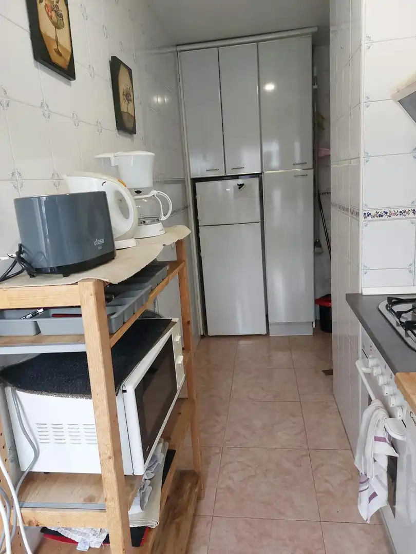Cuina de Pis de lloguer en Madrid amb Aire condicionat, Calefacció i Moblat