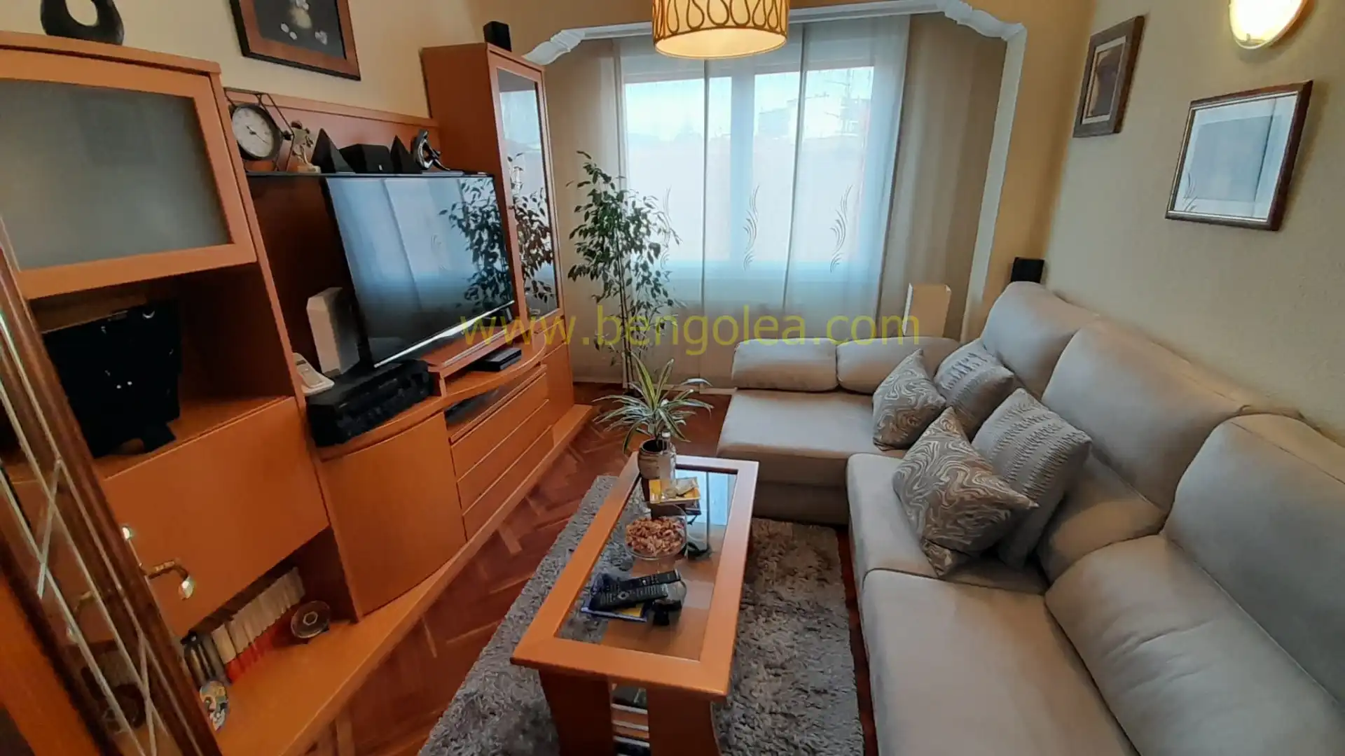Sala d'estar de Pis en venda en Barakaldo  amb Calefacció, Moblat i Balcó