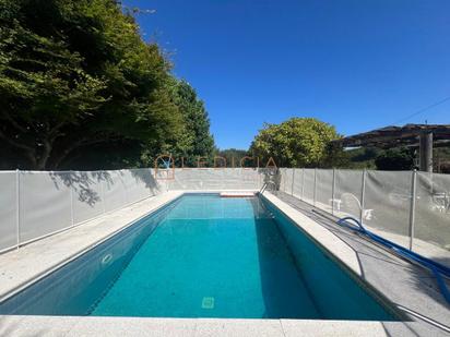 Piscina de Casa o xalet en venda en Vigo  amb Calefacció, Jardí privat i Parquet