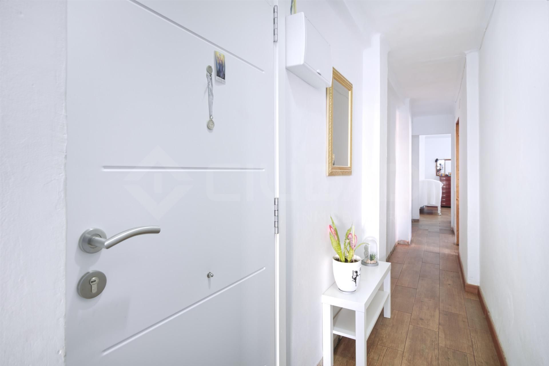 Wohnung zum verkauf in San Juan de Aznalfarache mit Klimaanlage und Balkon