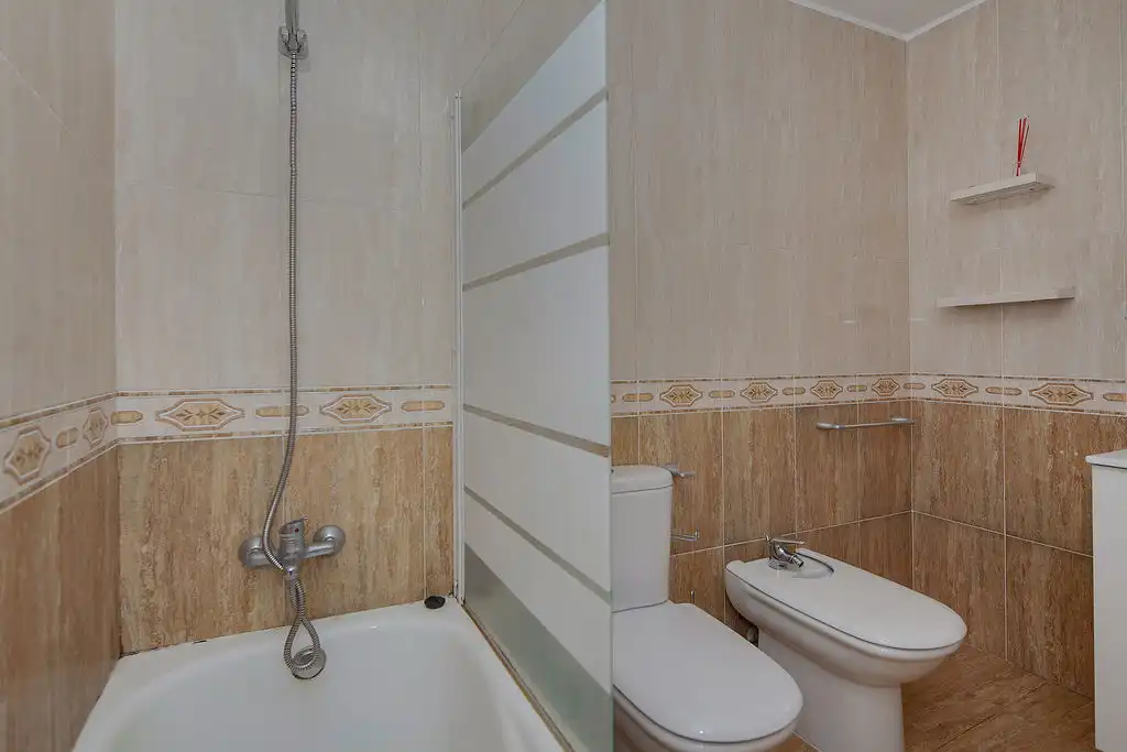 Badezimmer von Wohnung zum Verkauf in Tordera