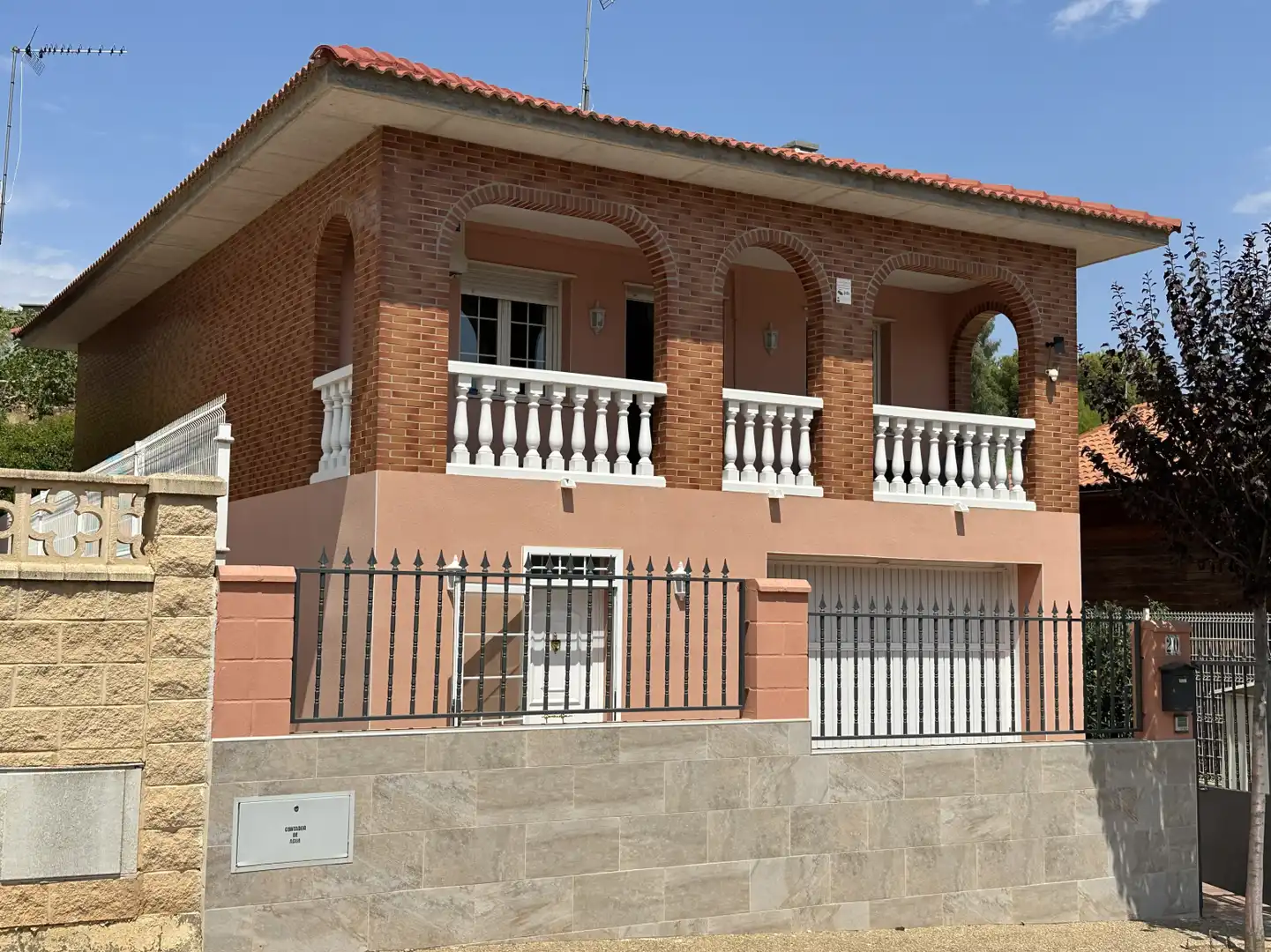 Vista exterior de Casa o chalet en venta en Almonacid de la Sierra con Aire acondicionado, Calefacción y Terraza