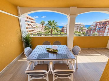 Apartament amb balcó de lloguer a Calle HELENA 2