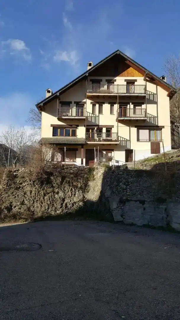 Vista exterior de Pis en venda en La Vall de Boí
