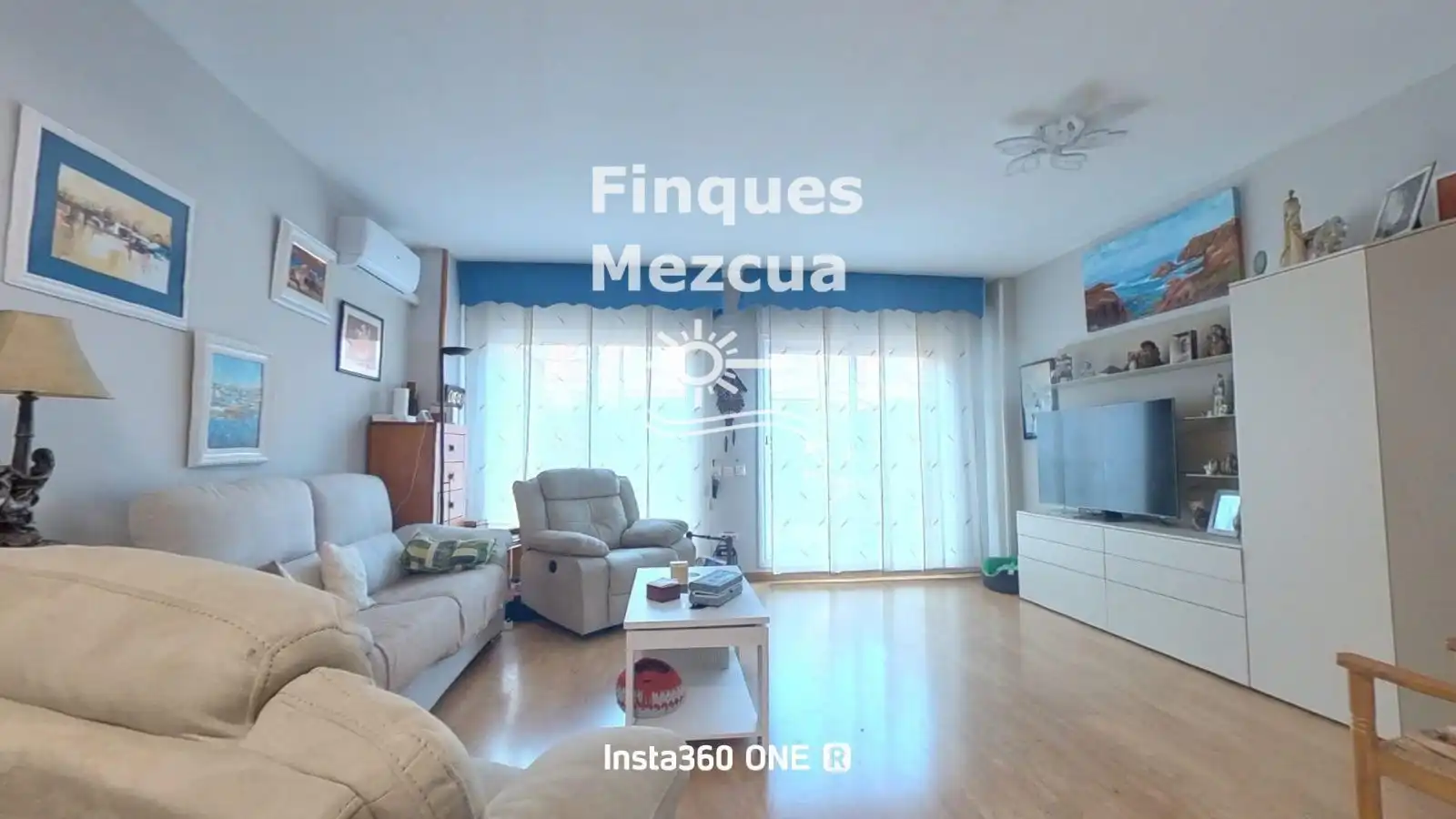 Sala d'estar de Casa adosada en venda en Sant Cugat del Vallès amb Calefacció, Jardí privat i Piscina