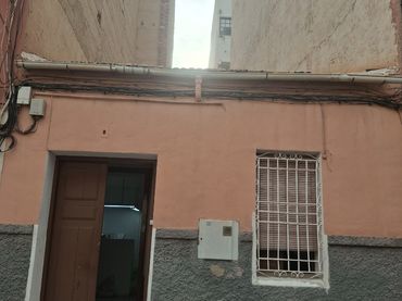 Casa en venta en Carrer Azorín 8