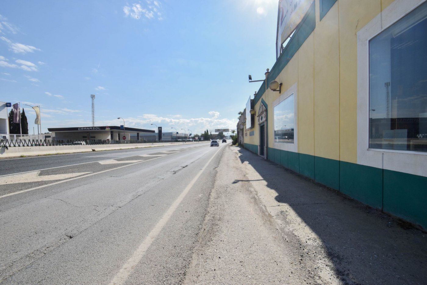 Vista exterior de Local en venda en Santa Fe amb Terrassa