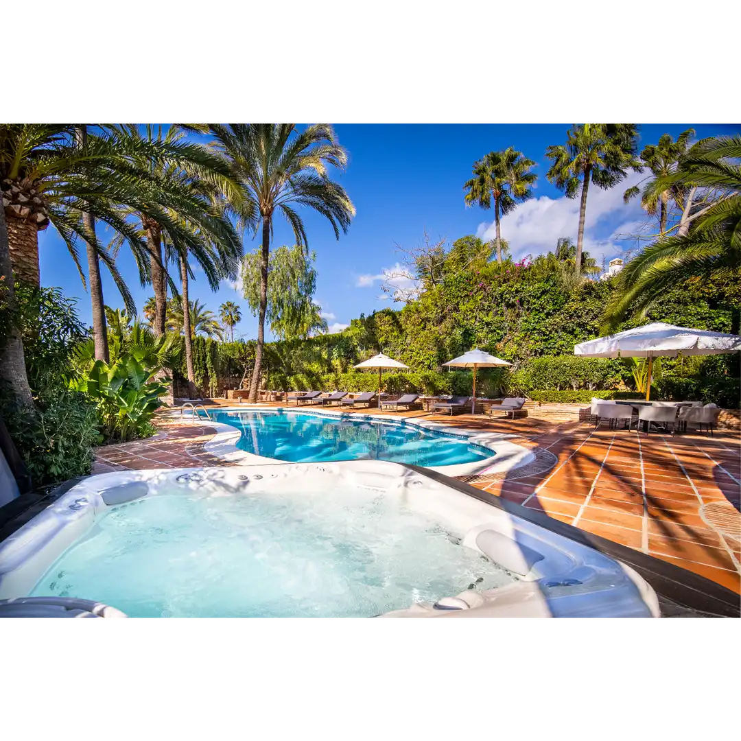 House with pool for sale in Marbella Centro