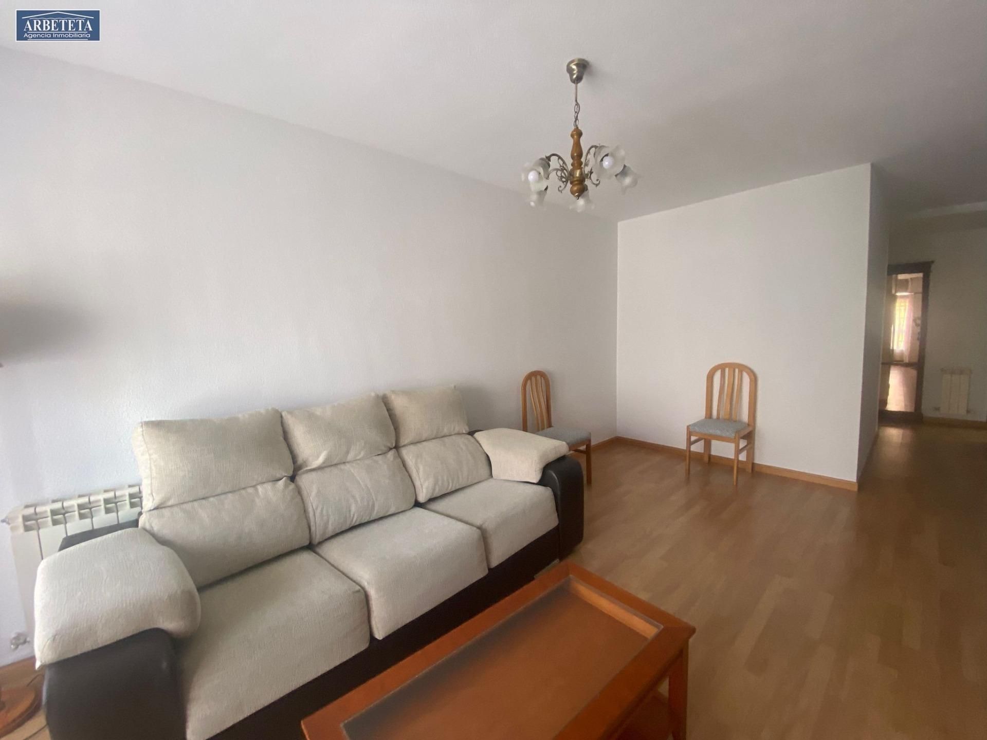 Sala de estar de Apartamento de alquiler en Guadalajara Capital con Aire acondicionado, Calefacción y Amueblado