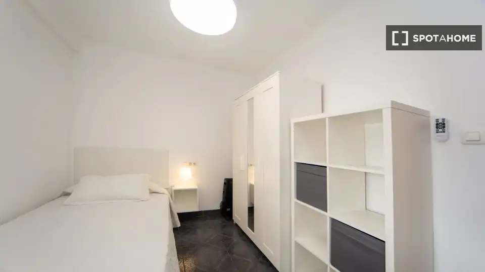 Room in Barrio de Zaidín