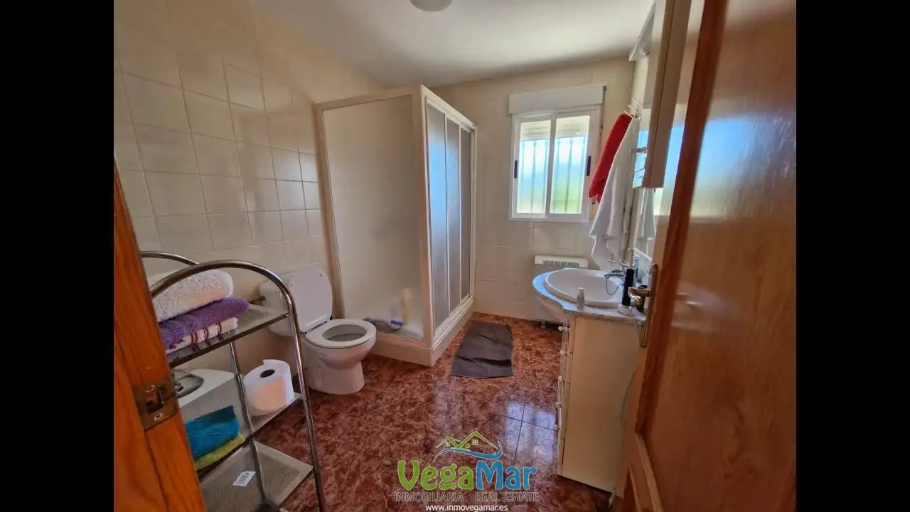 Bany de Casa o xalet de lloguer en Salobreña amb Jardí privat, Terrassa i Piscina