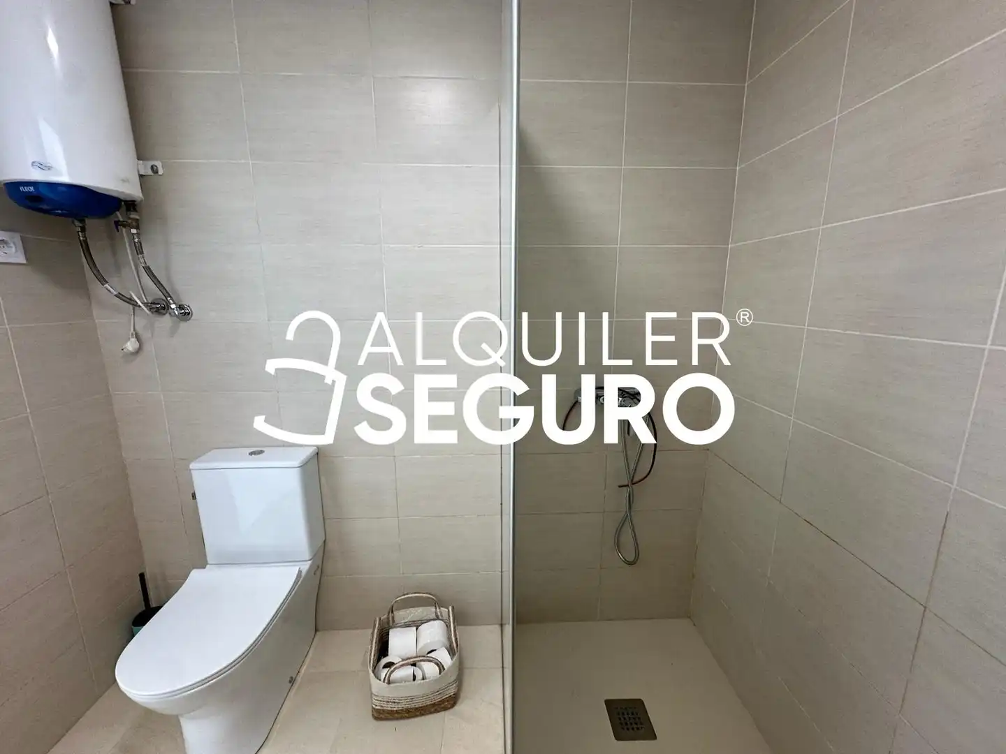 Baño de Piso de alquiler en Valencia con Aire acondicionado, Terraza y Amueblado