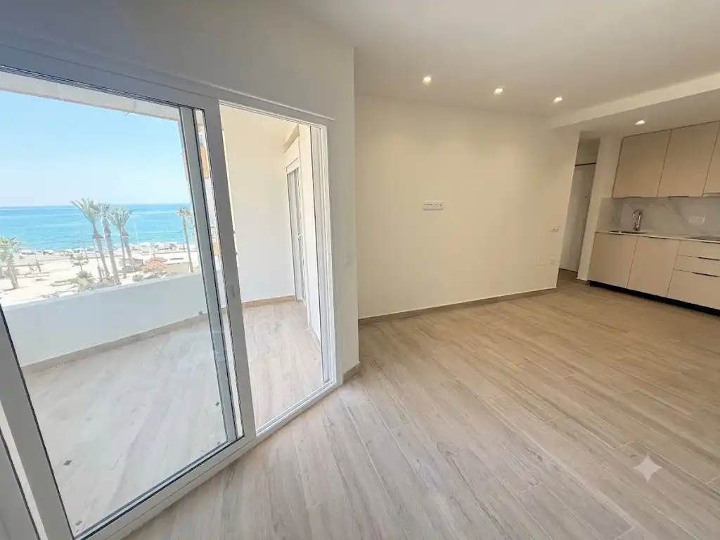 Wohnzimmer von Wohnungen zum Verkauf in Torrox mit Klimaanlage, Heizung und Gemeinschaftspool