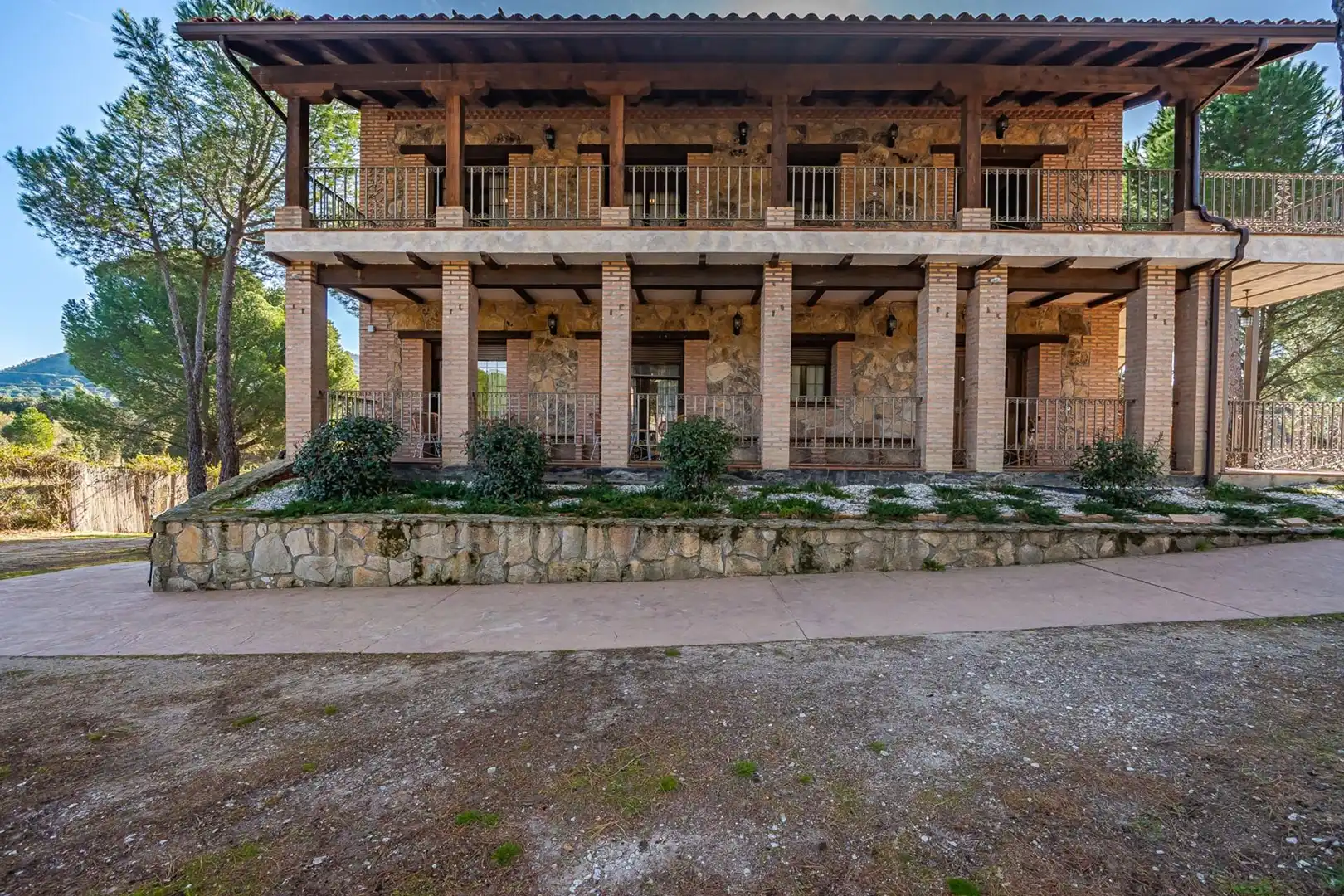 Vista exterior de Finca rústica en venda en El Tiemblo  amb Calefacció, Jardí privat i Terrassa
