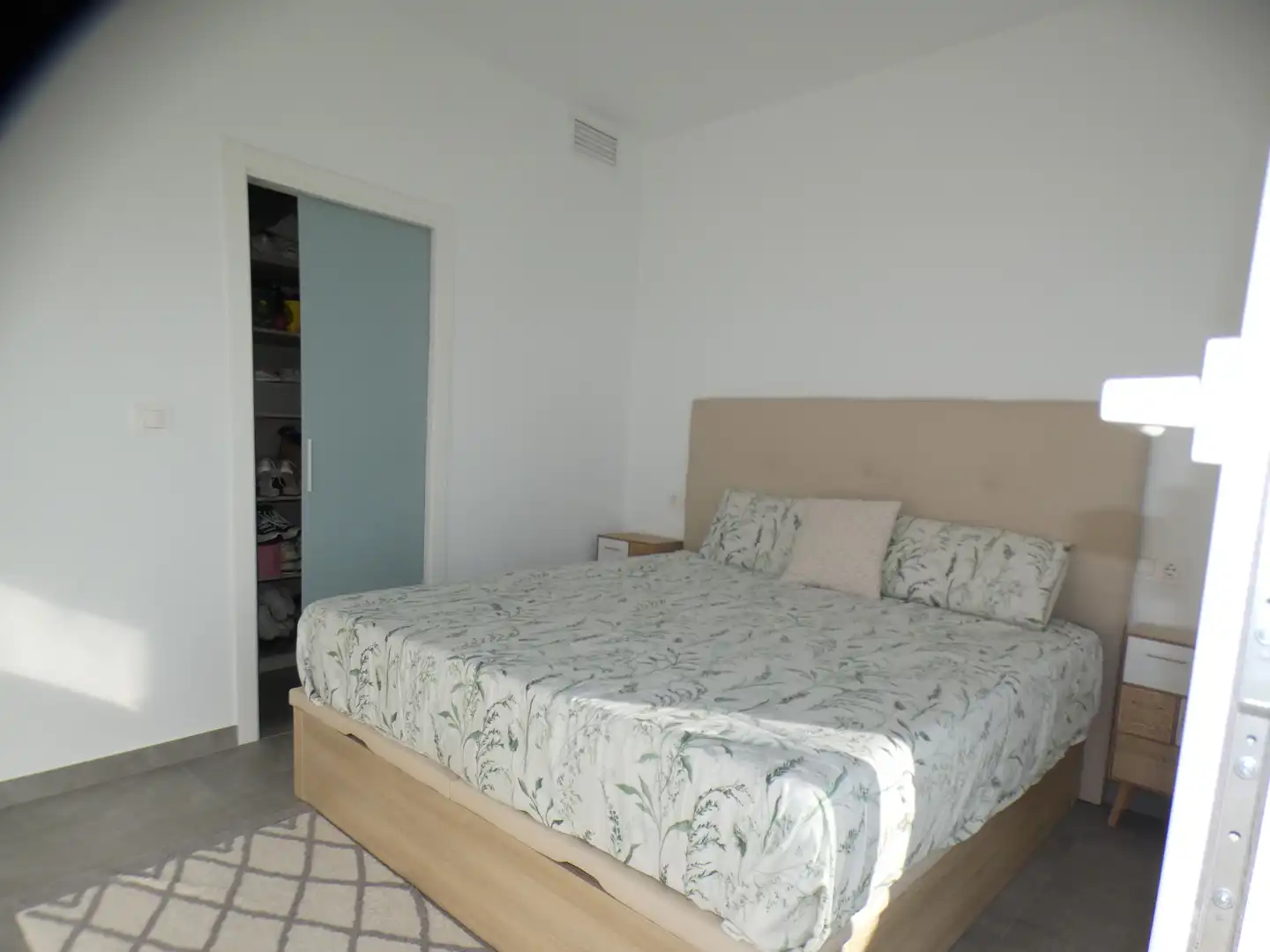 Habitación de Casa adosada en venta en San Pedro del Pinatar con Aire acondicionado, Calefacción y Jardín privado