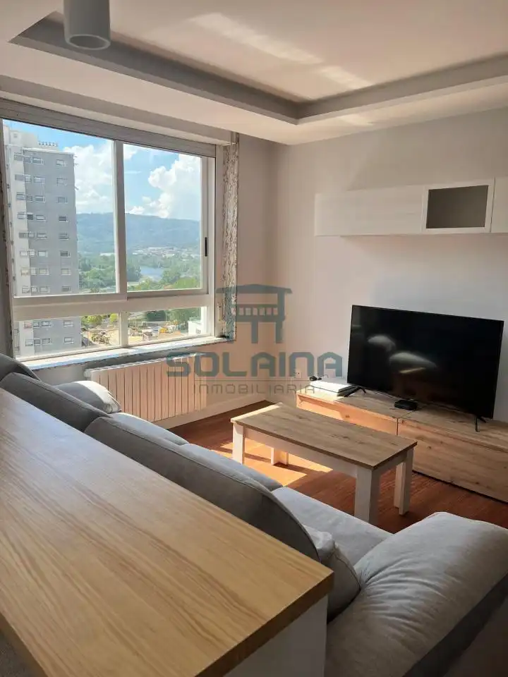 Sala d'estar de Apartament en venda en Ourense Capital  amb Calefacció, Traster i Balcó