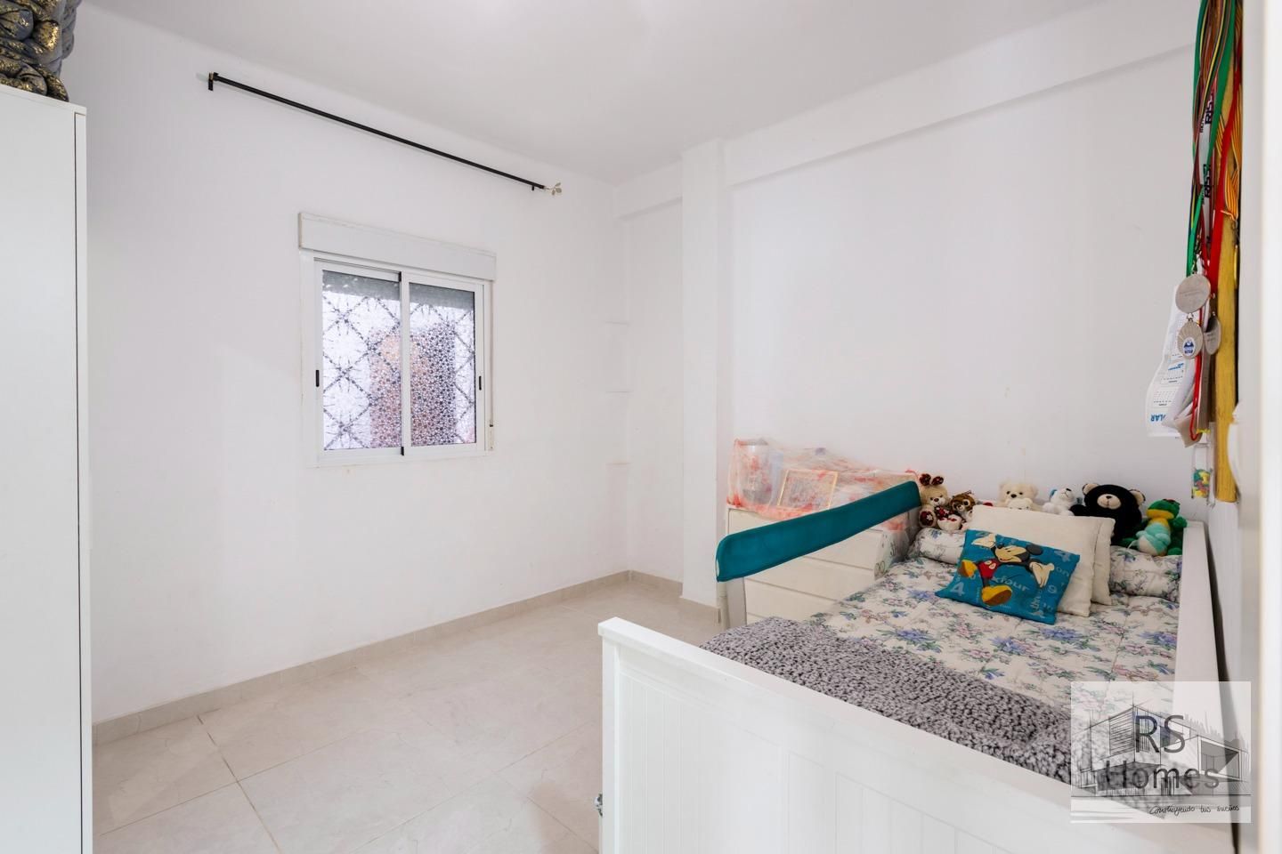 Schlafzimmer von Wohnung zum verkauf in La Pobla de Vallbona mit Balkon
