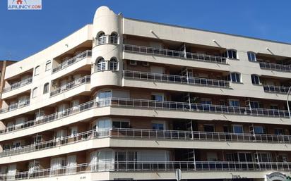 Vista exterior de Pis en venda en  Sevilla Capital amb Calefacció, Parquet i Terrassa