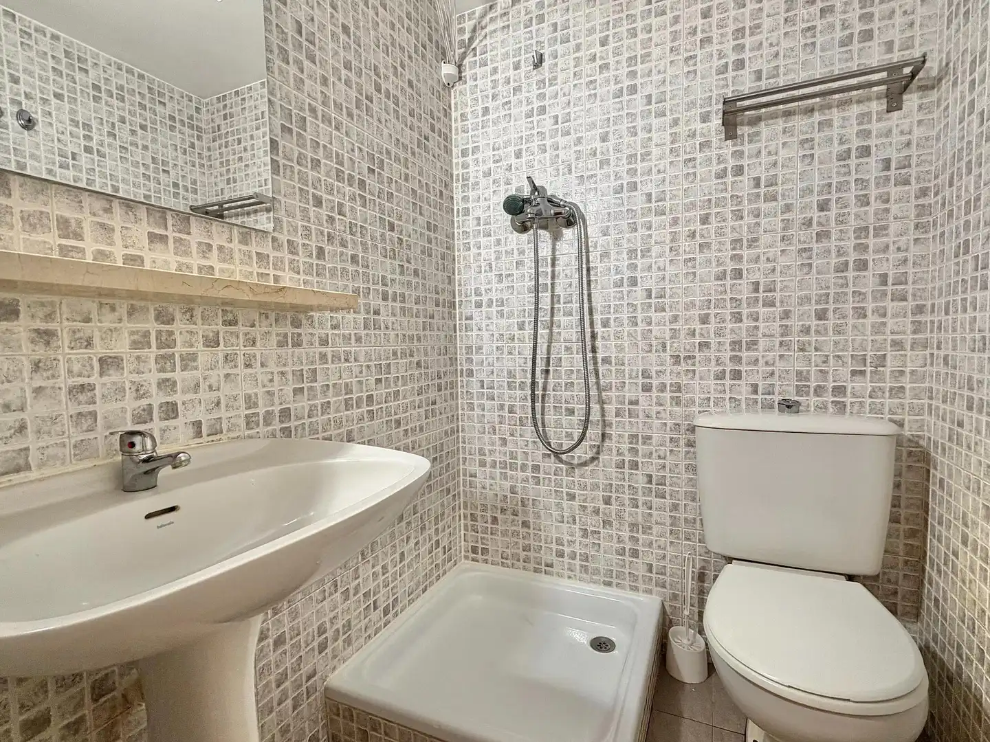 Baño de Piso de alquiler en Terrassa con Calefacción, Terraza y Balcón