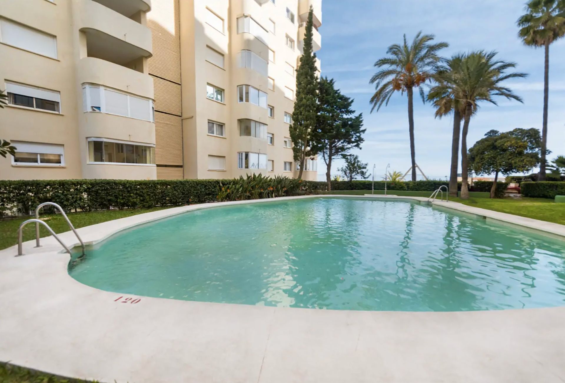 Piso en venta en Avenida Luis Braille, Puerto de Estepona, Estepona Pueblo