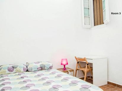 Bedroom of Flat to share in  Barcelona Capital  with Furnished and Washing machine