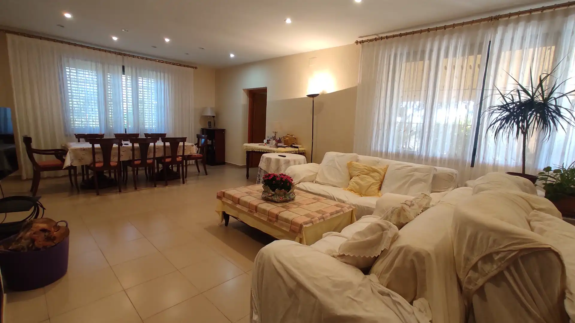 Wohnzimmer von Country house zum Verkauf in Roda de Berà mit Klimaanlage, Heizung und Privatgarten