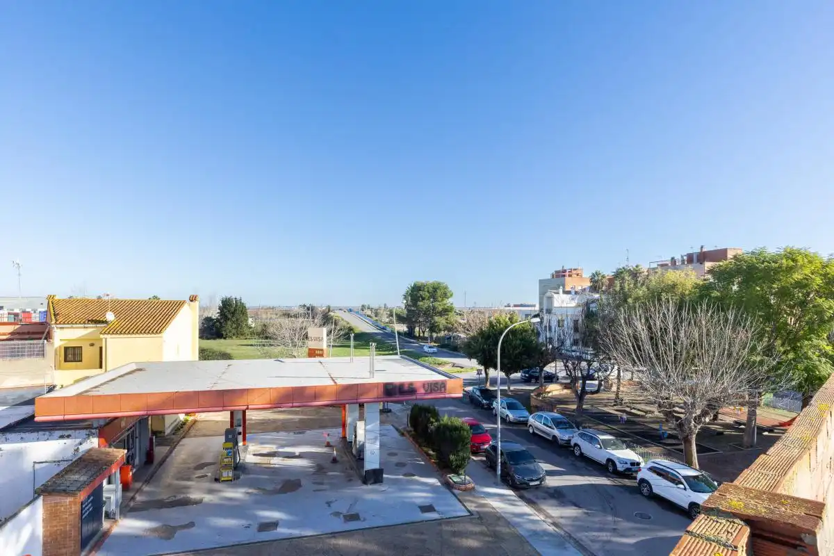 Vista exterior de Casa adosada en venda en Sollana amb Calefacció, Terrassa i Balcó