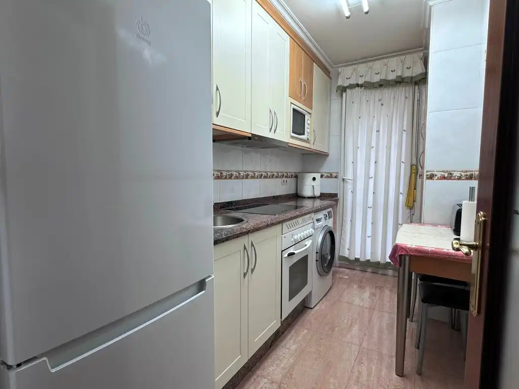 Cocina de Piso en venta en Gijón  con Calefacción, Parquet y Amueblado
