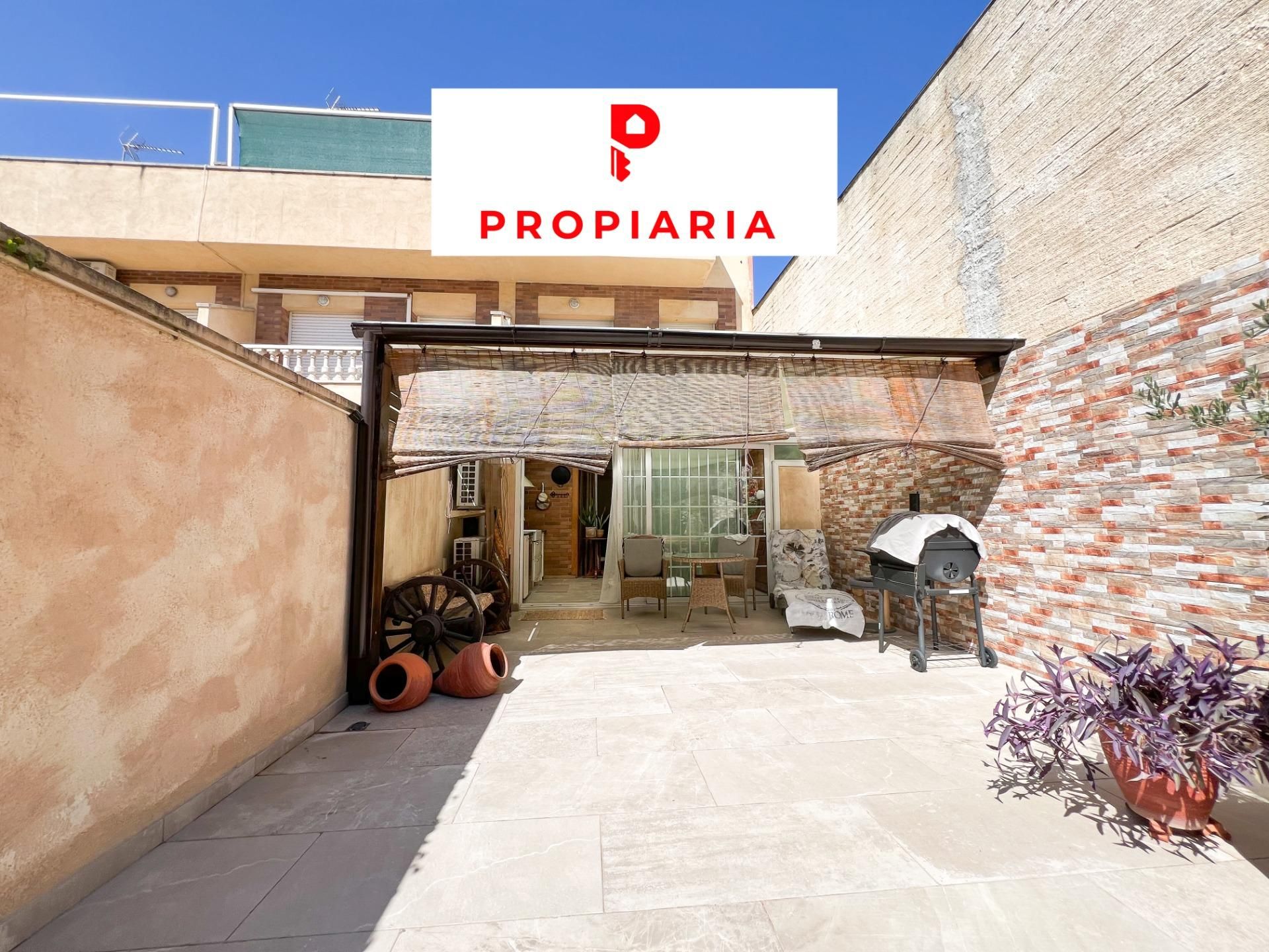 Exterior view of Single-family semi-detached for sale in Sant Vicenç Dels Horts  with Air Conditioner, Heating and Terrace