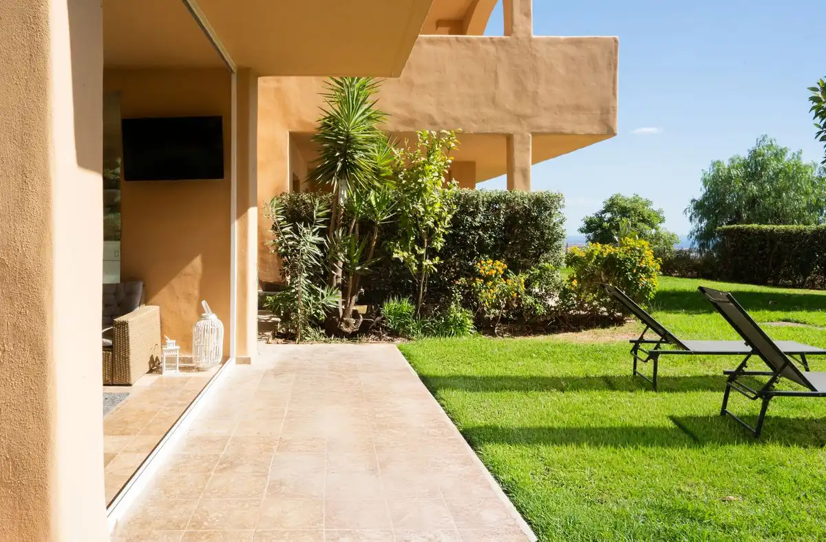 Terrassa de Planta baixa en venda en Benahavís amb Aire condicionat, Jardí privat i Terrassa