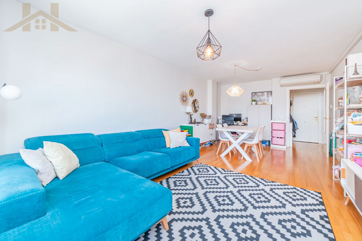 Living room of Flat for sale in Tres Cantos  with Air Conditioner, Heating and Storage room