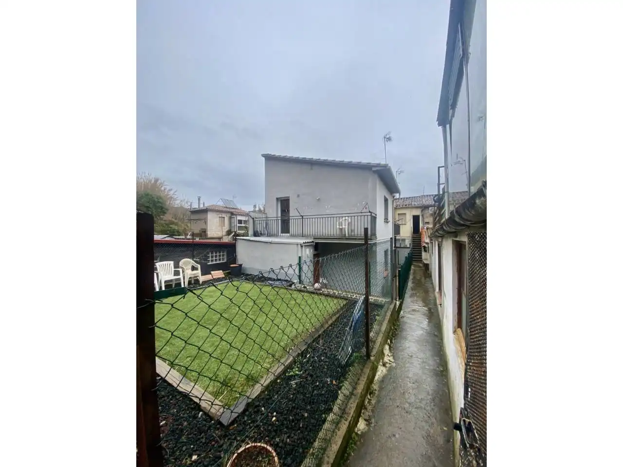 Vista exterior de Casa o xalet en venda en Olot amb Parquet i Terrassa