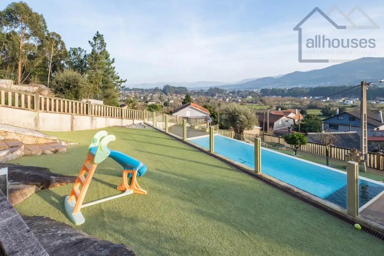 Piscina de Casa o chalet en venta en Tui con Calefacción, Jardín privado y Terraza