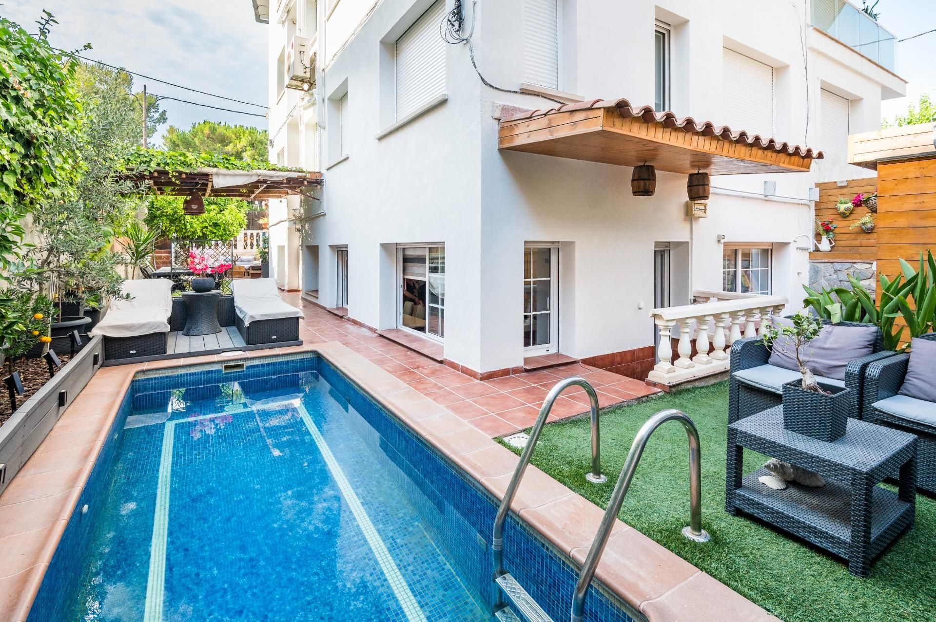 Swimming pool of Flat for sale in Sitges  with Heating, Private garden and Terrace