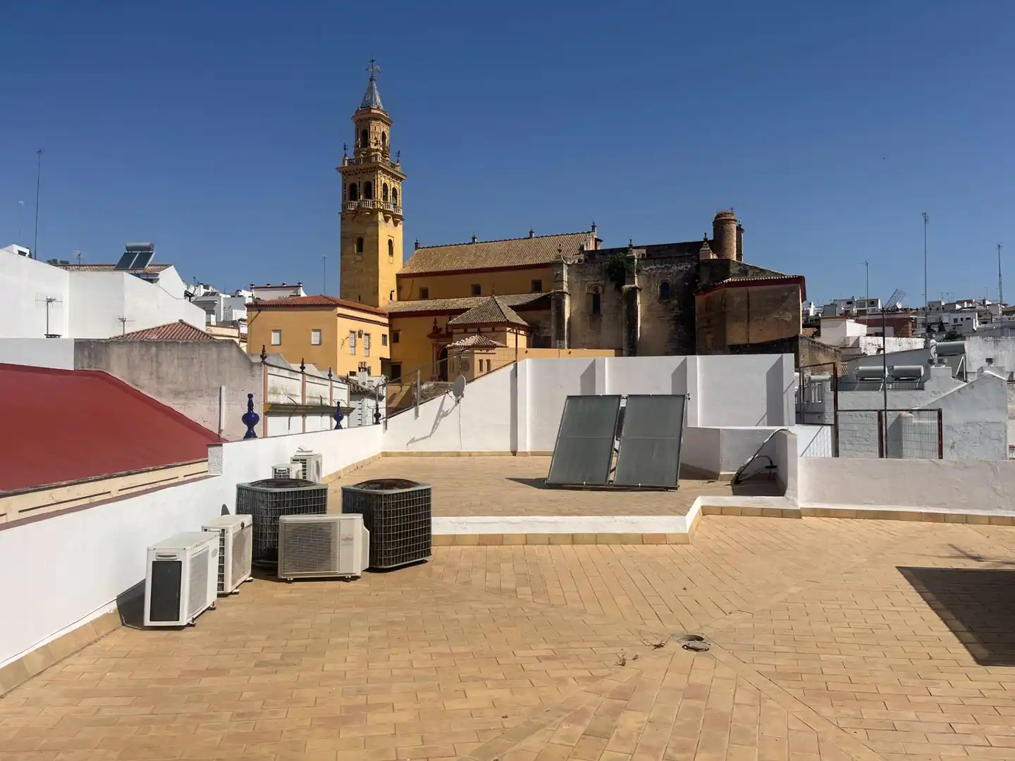 Vista exterior de Casa o chalet de alquiler en Alcalá de Guadaira con Aire acondicionado, Terraza y Amueblado