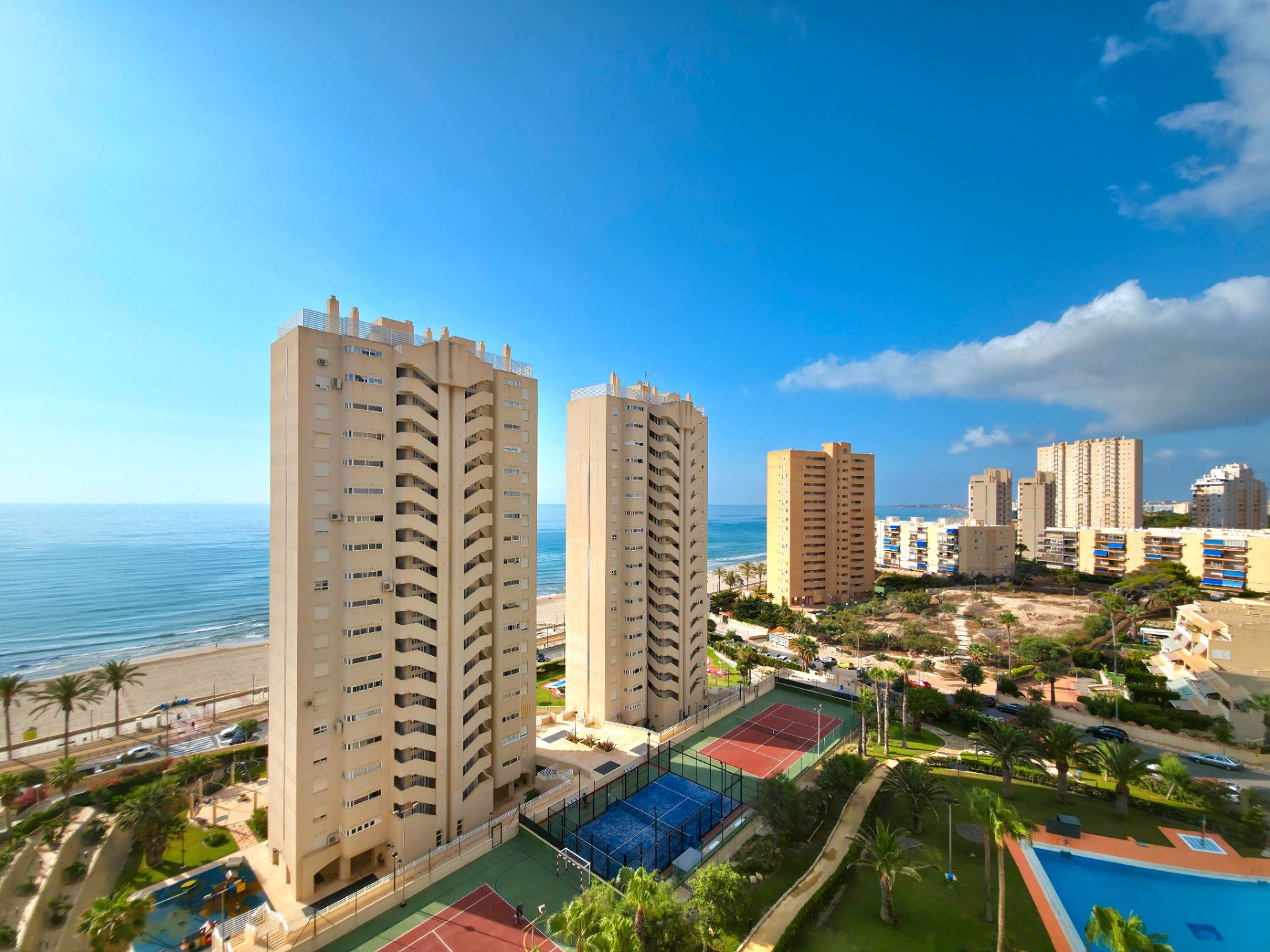 Vista exterior de Piso en venta en El Campello con Calefacción, Terraza y Trastero
