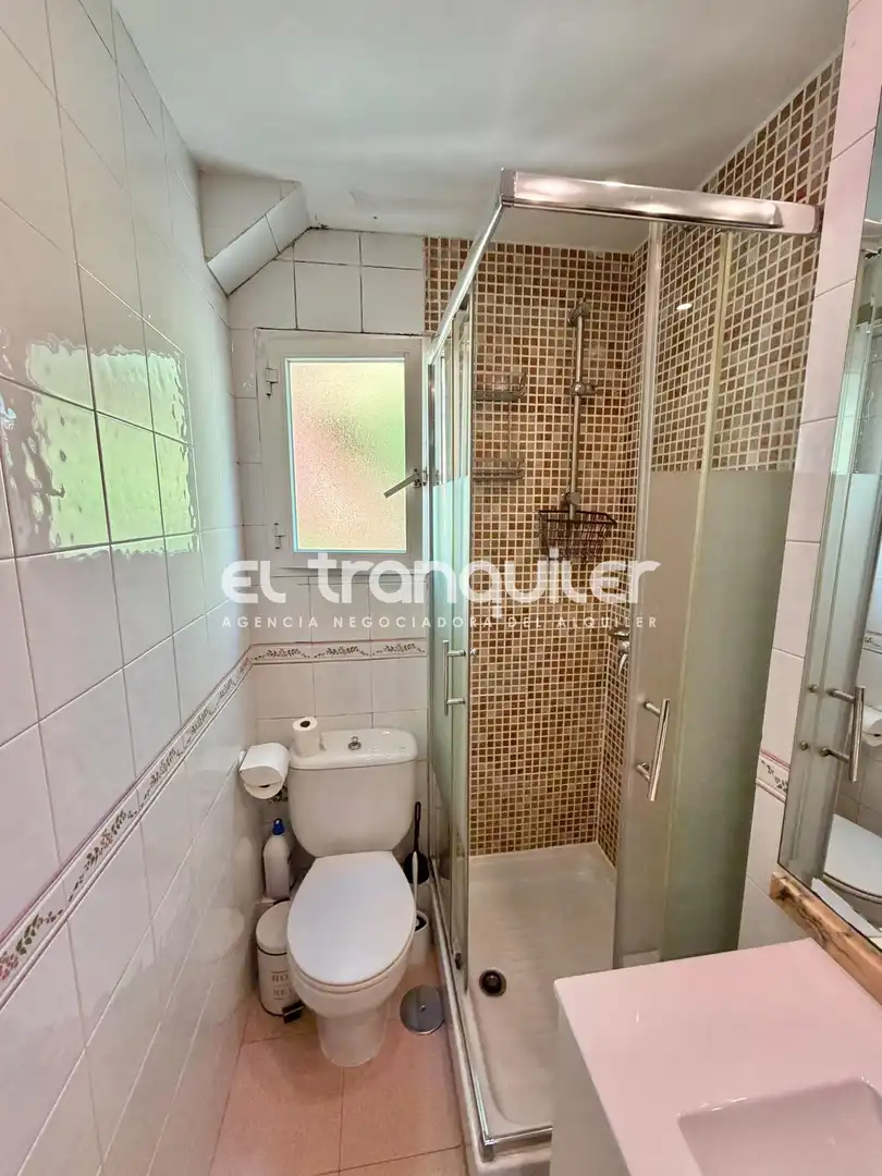 Bathroom of Flat for rent in Madrid  with Parquet flooring, Furnished and Washing machine