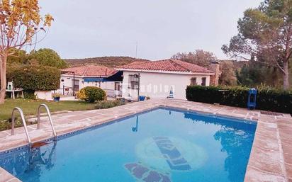 Schwimmbecken von Haus oder Chalet zum verkauf in San Román de los Montes mit Klimaanlage und Schwimmbad