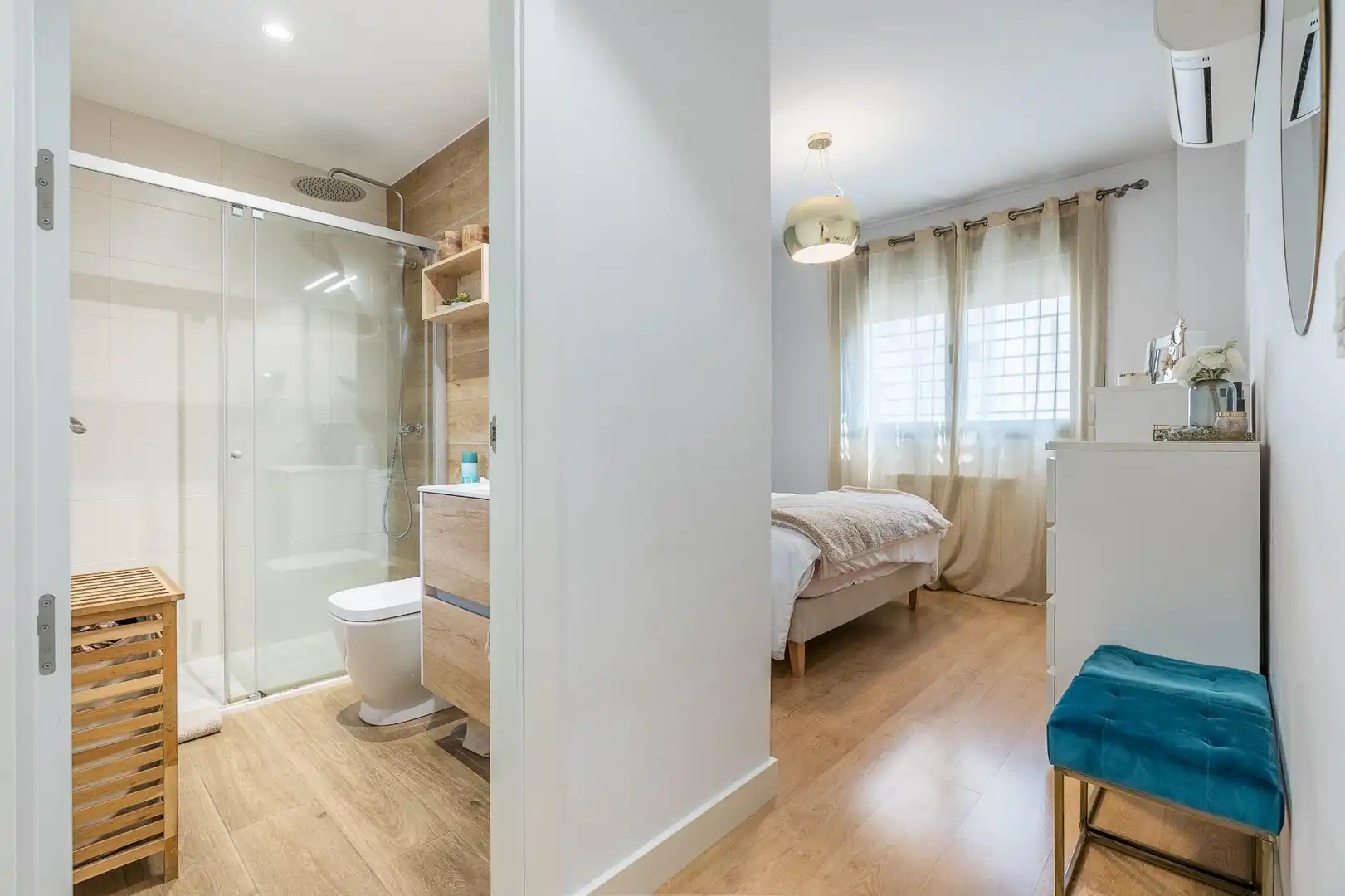 Habitación de Casa adosada en venta en Granada con Jardín privado y Balcón