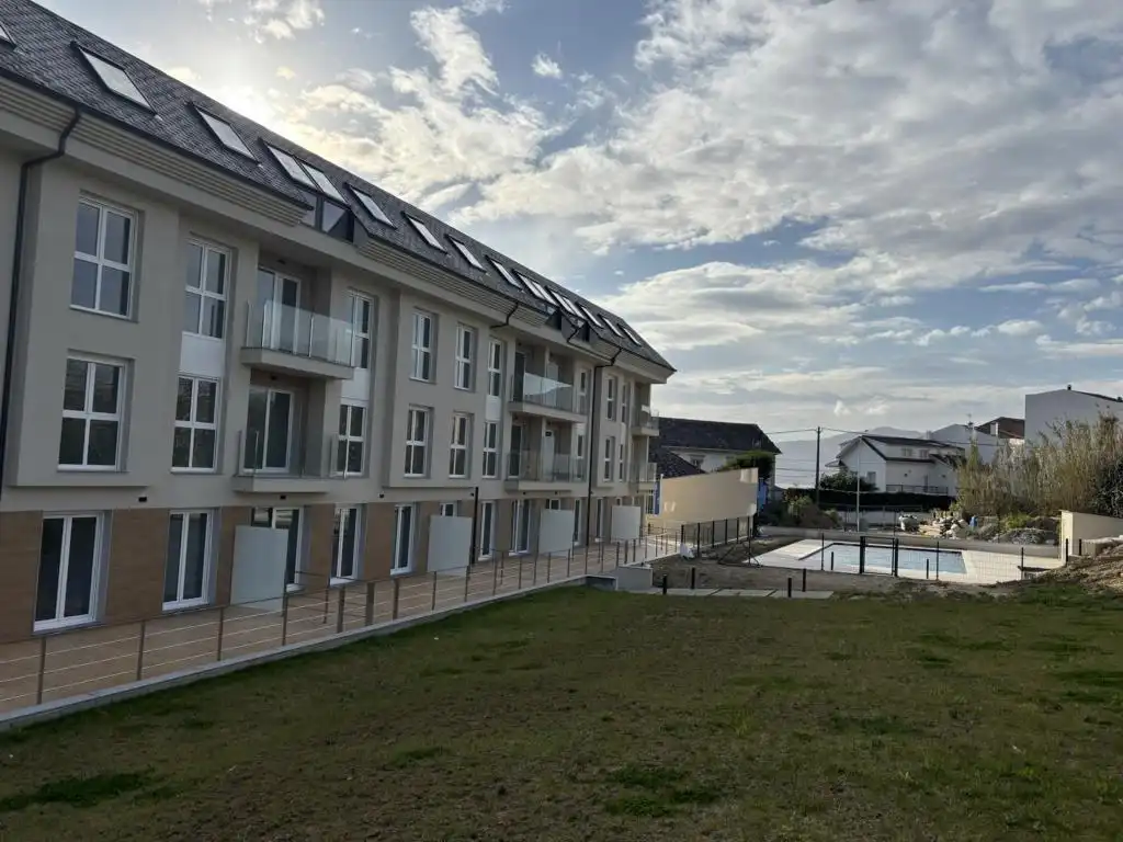 Außenansicht von Dachboden zur Miete in Ortigueira mit Privatgarten, Abstellraum und Möbliert