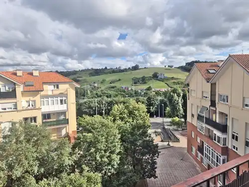 Vista exterior de Dúplex en venda en Santa Cruz de Bezana amb Calefacció