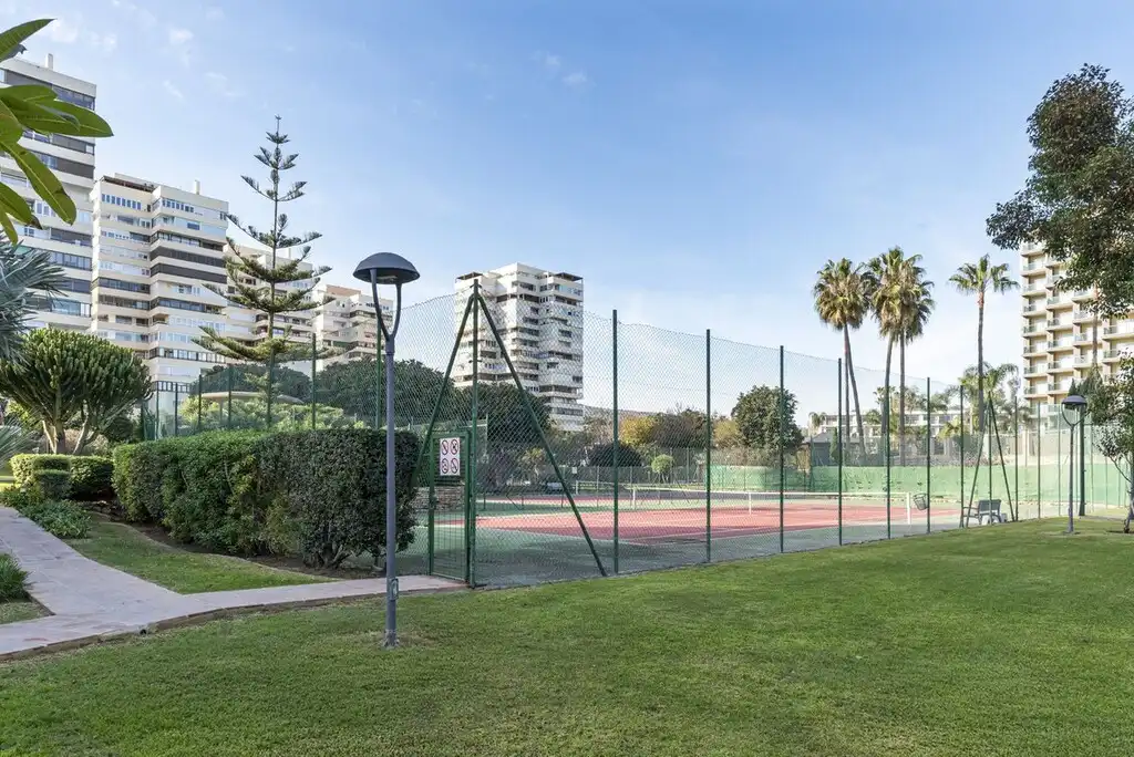 Außenansicht von Maisonette zum Verkauf in Torremolinos mit Klimaanlage, Terrasse und Möbliert