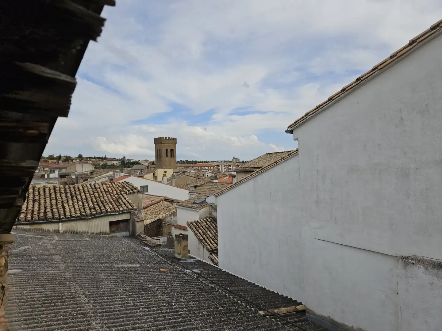 Vista exterior de Casa adosada en venta en Sangüesa / Zangoza