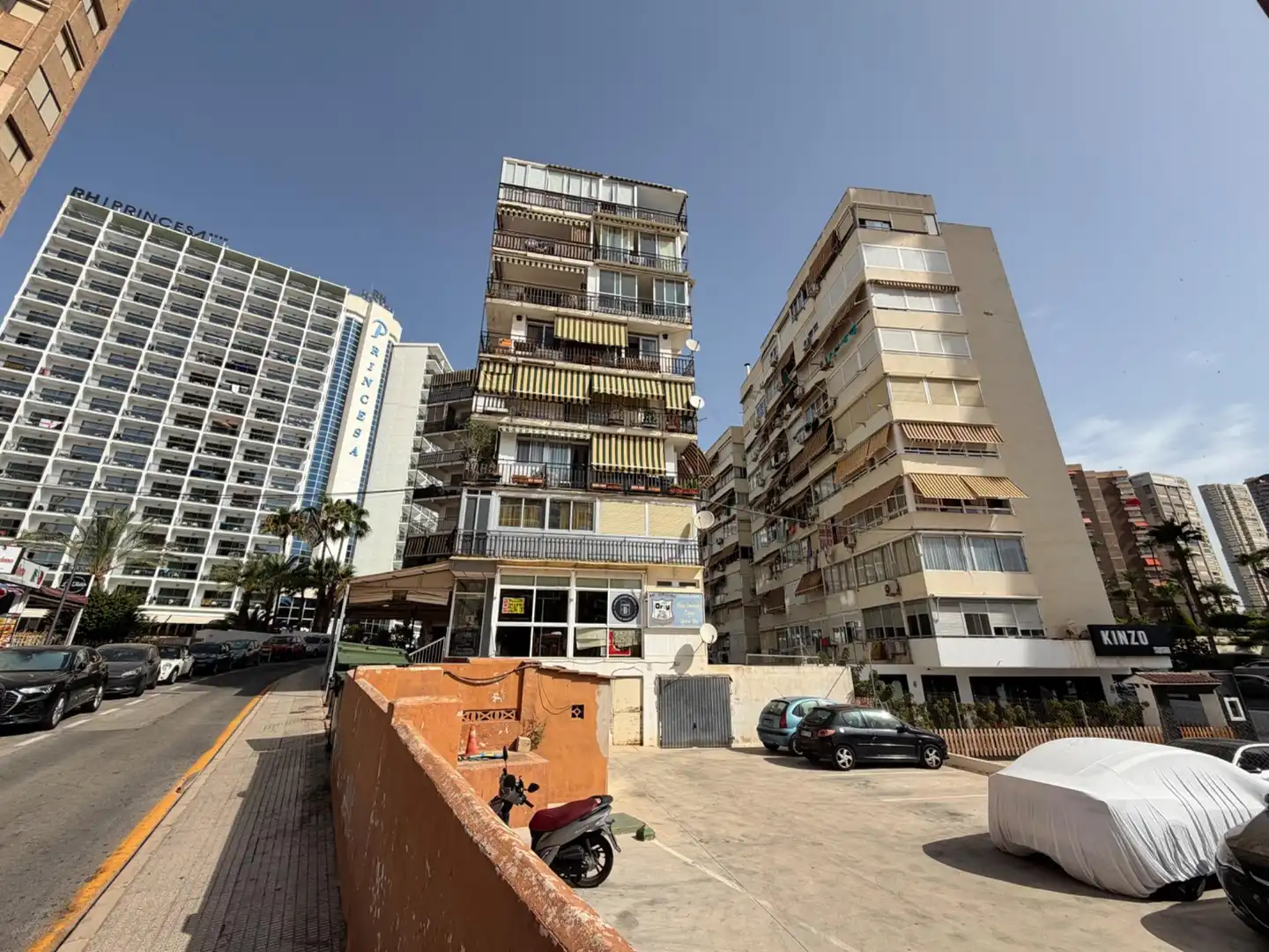 Vista exterior de Piso en venta en Benidorm con Terraza