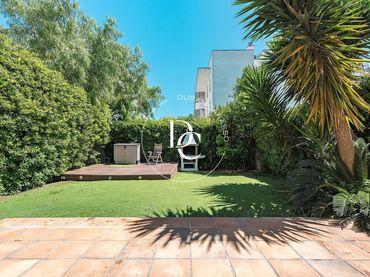 Casa amb jardí en venda a Avinguda Mare de Déu de Montserrat