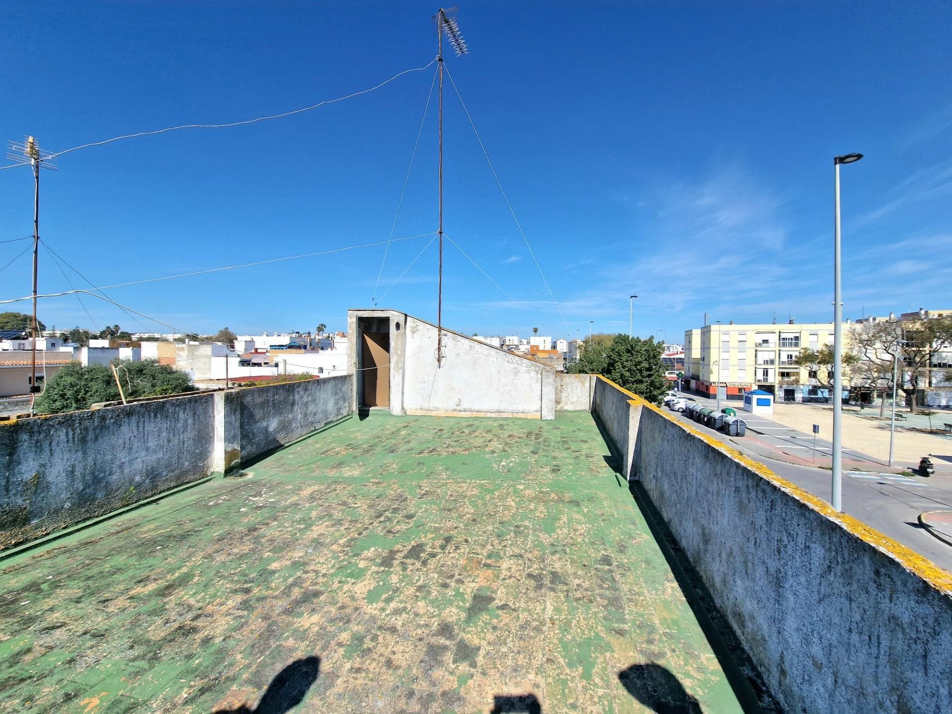 Exterior view of House or chalet for sale in El Puerto de Santa María  with Terrace and Storage room
