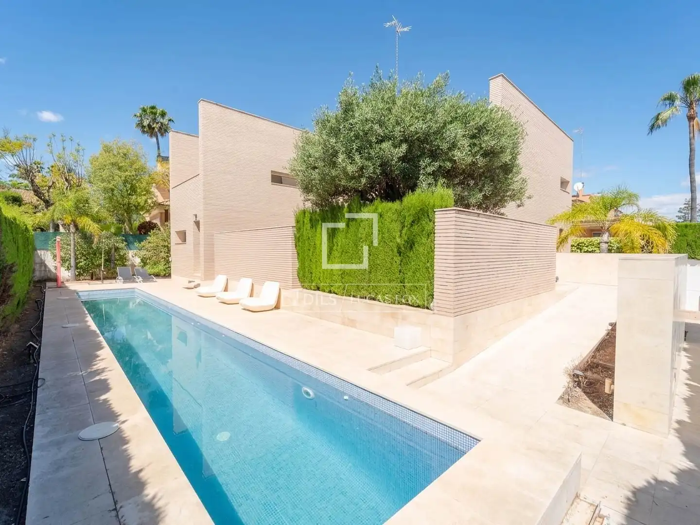 Villa mit Pool zum Verkauf in Campolivar
