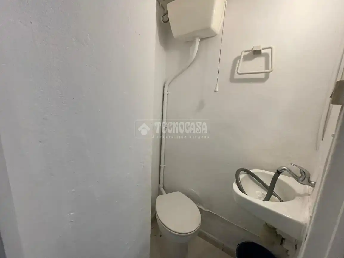 Badezimmer von Büro zum Verkauf in Antequera