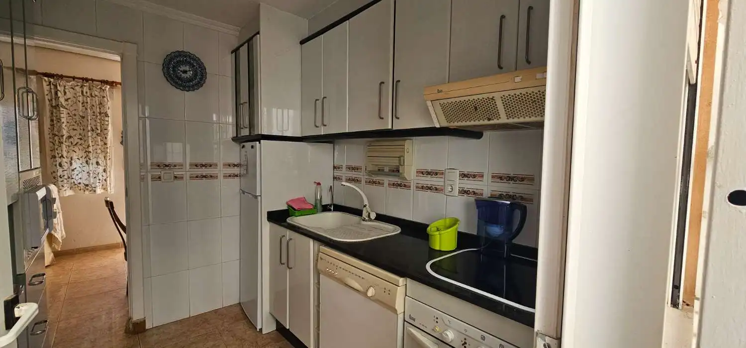 Küche von Einfamilien-Reihenhaus zum Verkauf in Torrevieja mit Terrasse, Möbliert und Alarm