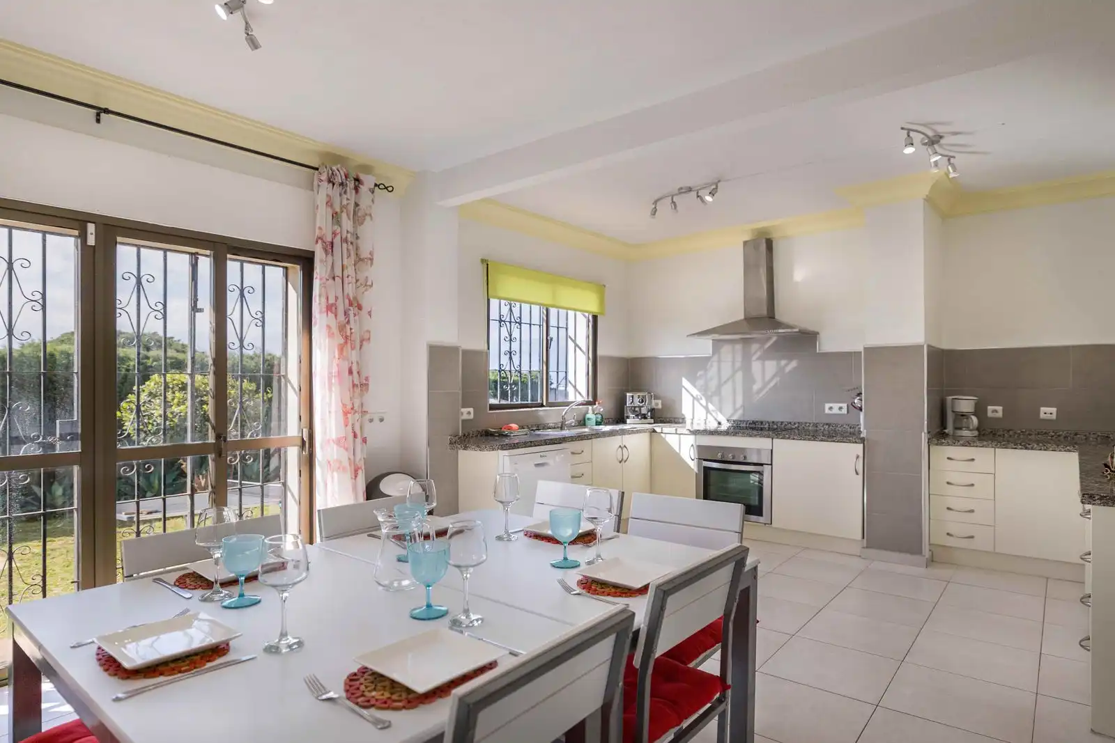 Kitchen of Detached homes for sale in Estepona  with Air Conditioner and Terrace